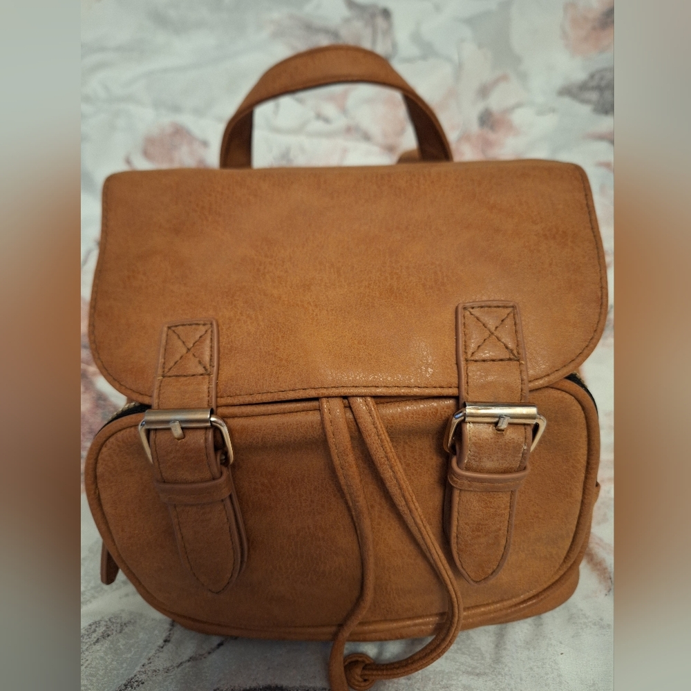 Atmosphere Tan Backpack Drawstring Ajustable Staps Front Zip Pocket - Picture 2 of 16